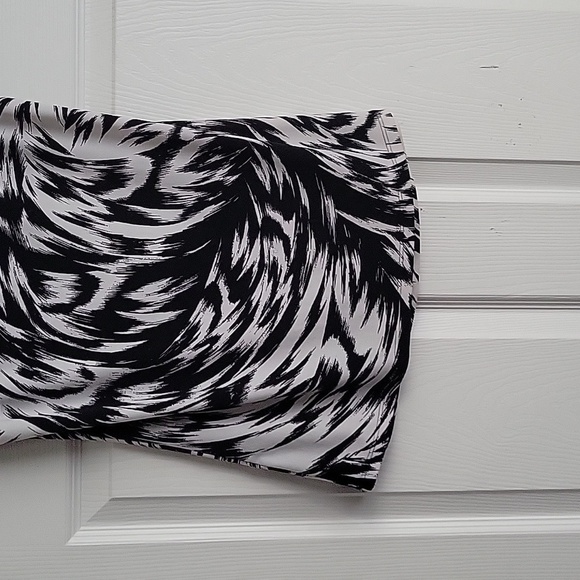 Kenneth Cole Reaction Sleeveless Blouse - Picture 7 of 11